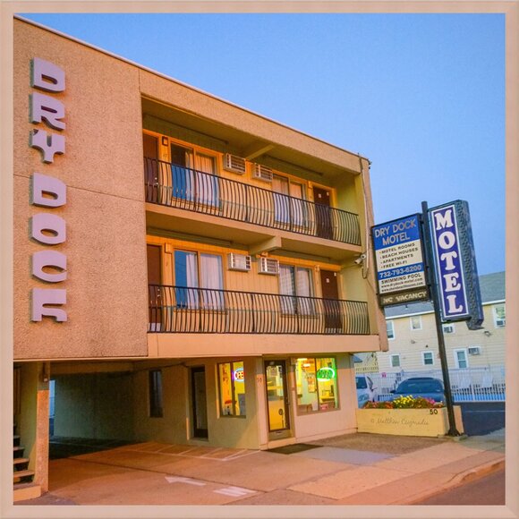 DRY DOCK MOTEL